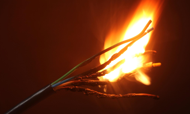  آتش سوزی کابل برق